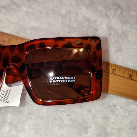 Nwt Kendall & Kylie animal print pouches/cosmetic bag w/ animal print sunglasses - Picture 10 of 16